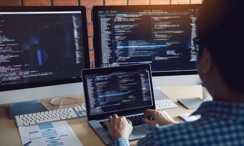 数据科学选型:R与Python如何赋能许昌网站建设?